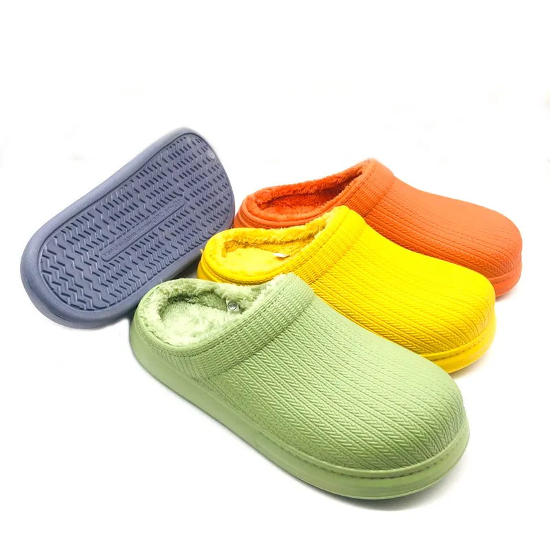 2020 Winter Warm Women′s Clogs with Fur EVA Garden Shoes for Ladies