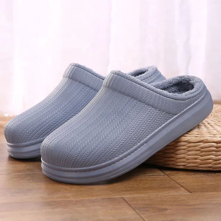 2020 Winter Warm Women′s Clogs with Fur EVA Garden Shoes for Ladies