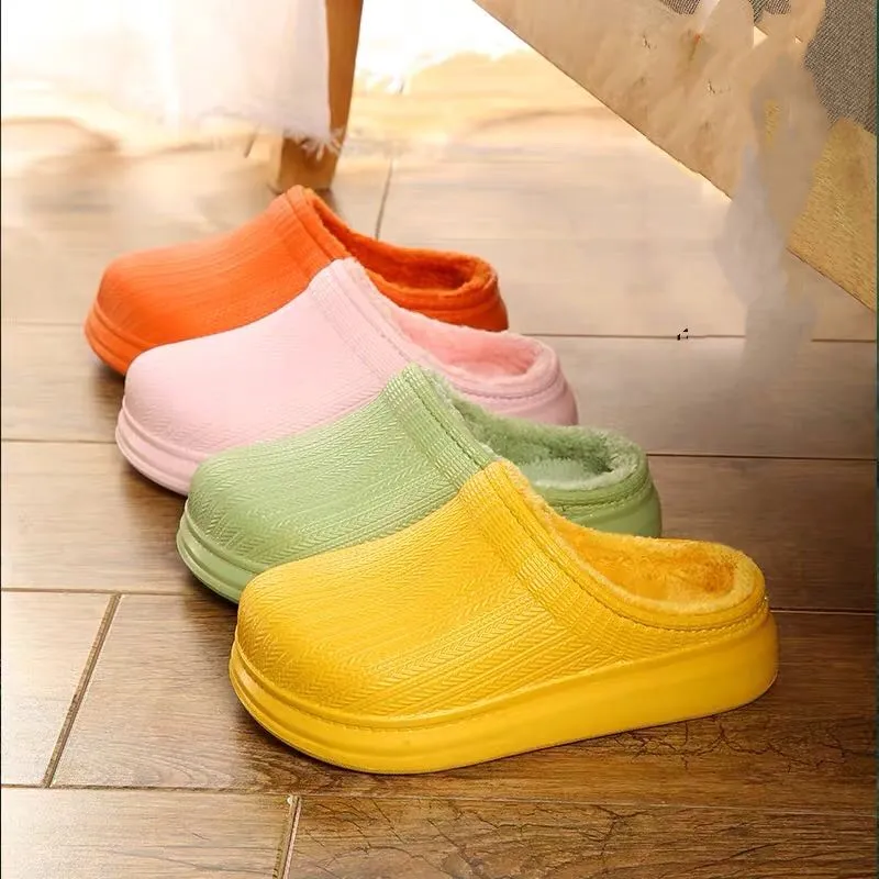 2020 Winter Warm Women′s Clogs with Fur EVA Garden Shoes for Ladies