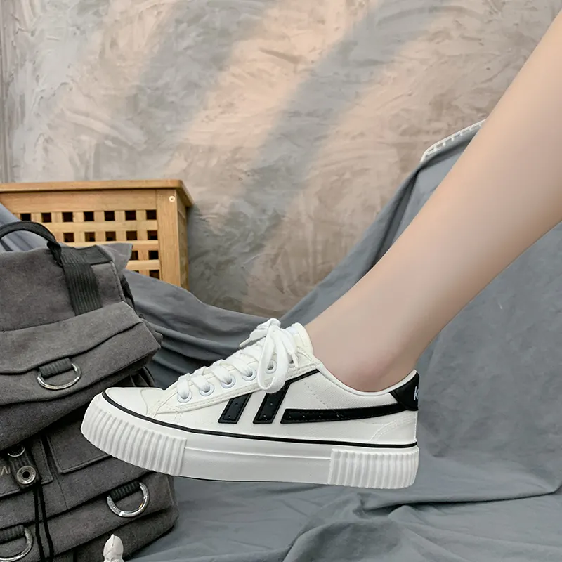 2021 Low Top Original Canvas Walking Female Shoes Flats White Sneakers Women′ S Casual Shoes