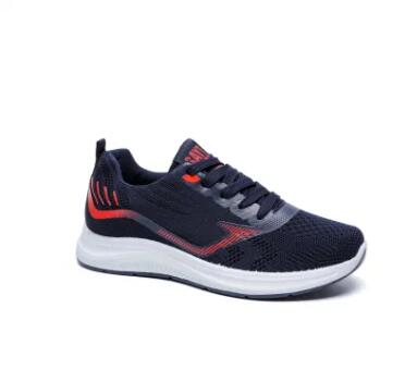 What are the common types of sports shoe closures
