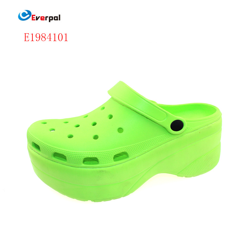Do Wedge Clogs for Women Make Your Feet Look Bigger or Slimmer