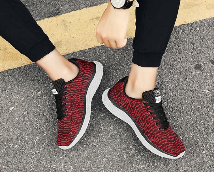 Latest Design Breathable Black Sports Shoes Sneakers for Men Athletic Shoes