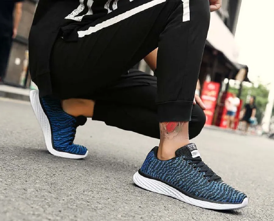 Latest Design Breathable Black Sports Shoes Sneakers for Men Athletic Shoes