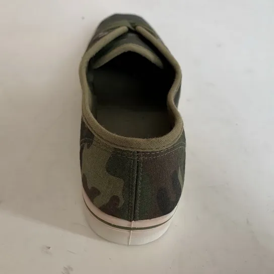 Men′s Camouflage Canvas Fabric Lace up Casual Shoes