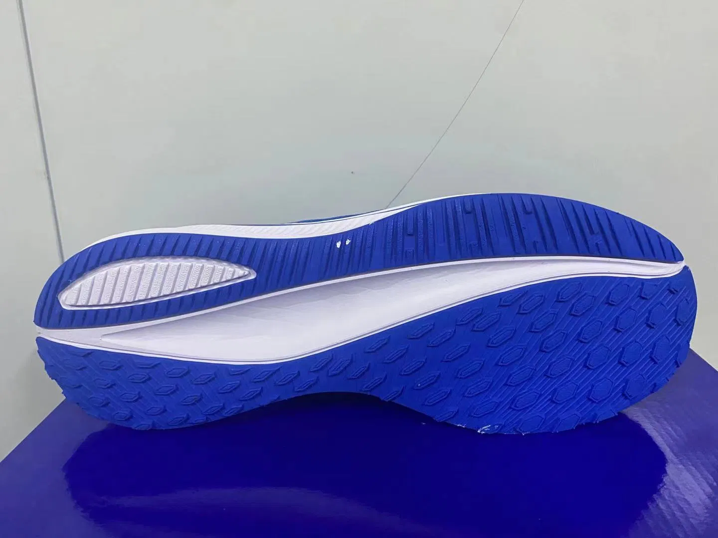 New Design Breathable Sneaker Man Sport Shoes with Fly Knit Material