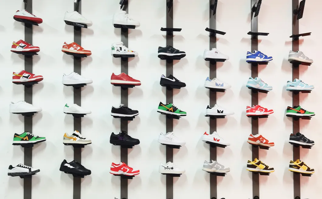Wholesale Custom Logo Good Quality Outdoor Running Shoes Basketball Sports Shoes Man Sneakers